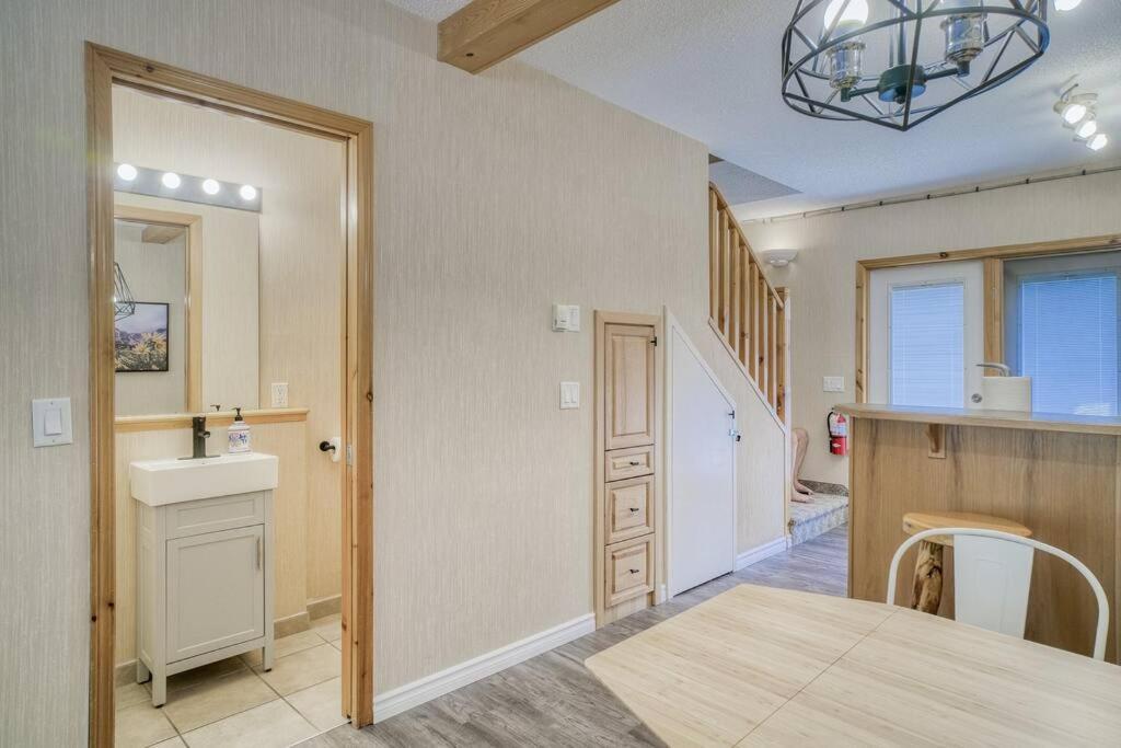 5 Mins To Banff - Cozy Townhome 2Br&2Bath - Banff Pass Included Canmore Dış mekan fotoğraf