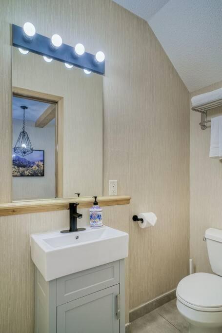 5 Mins To Banff - Cozy Townhome 2Br&2Bath - Banff Pass Included Canmore Dış mekan fotoğraf