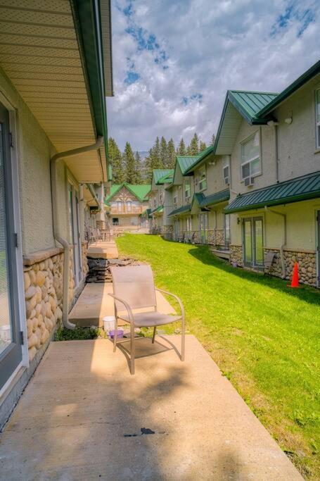 5 Mins To Banff - Cozy Townhome 2Br&2Bath - Banff Pass Included Canmore Dış mekan fotoğraf
