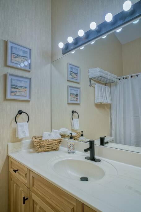 5 Mins To Banff - Cozy Townhome 2Br&2Bath - Banff Pass Included Canmore Dış mekan fotoğraf