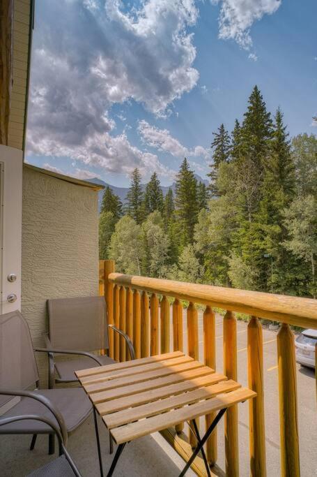 5 Mins To Banff - Cozy Townhome 2Br&2Bath - Banff Pass Included Canmore Dış mekan fotoğraf