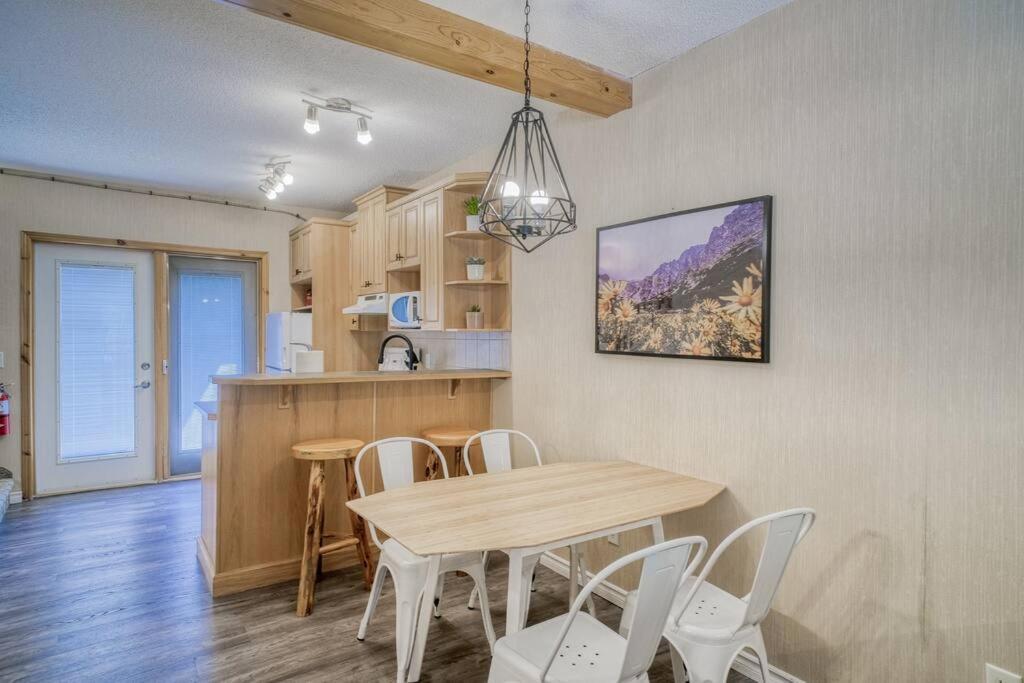 5 Mins To Banff - Cozy Townhome 2Br&2Bath - Banff Pass Included Canmore Dış mekan fotoğraf