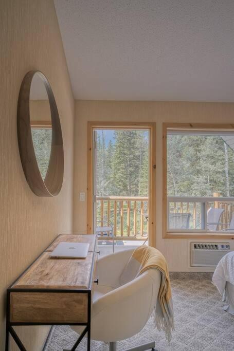 5 Mins To Banff - Cozy Townhome 2Br&2Bath - Banff Pass Included Canmore Dış mekan fotoğraf